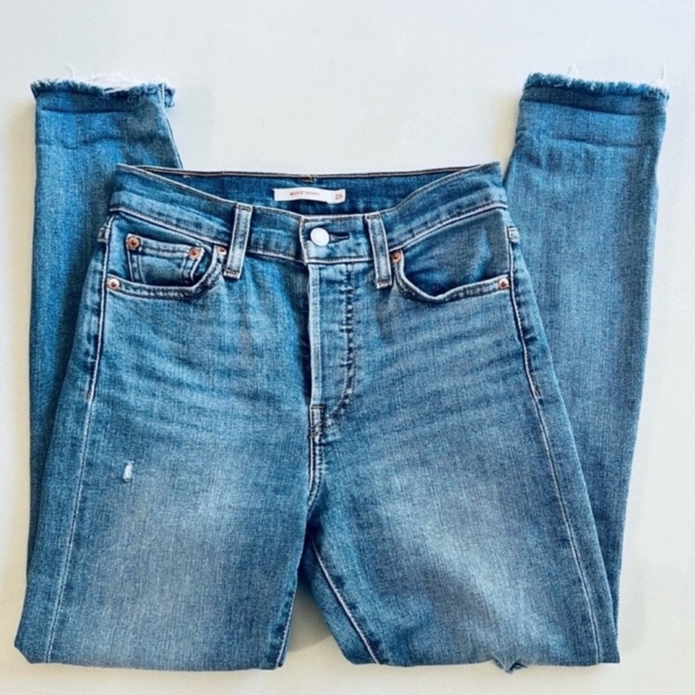 Levi’s Distressed Button Fly Wedgie Skinny Jeans 26